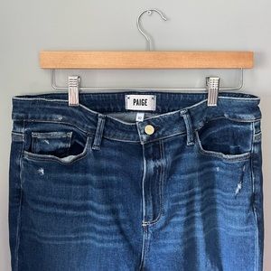 ⭐️Amazing jeans ⭐️ The cut of these is stunning